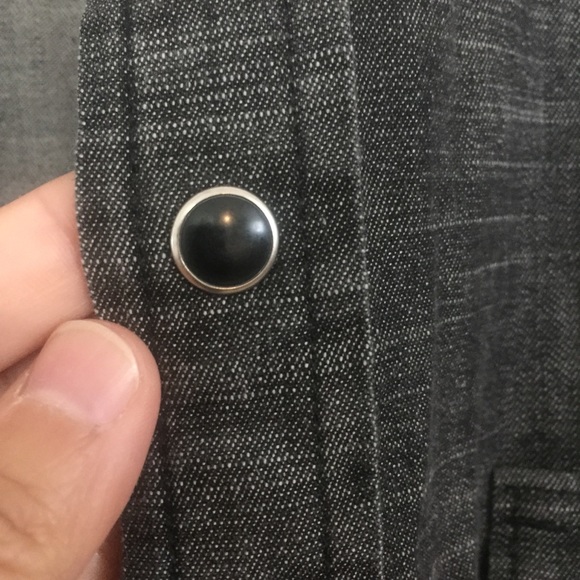 Men’s Wrangler snap button long sleeve shirt. Med - Picture 5 of 9